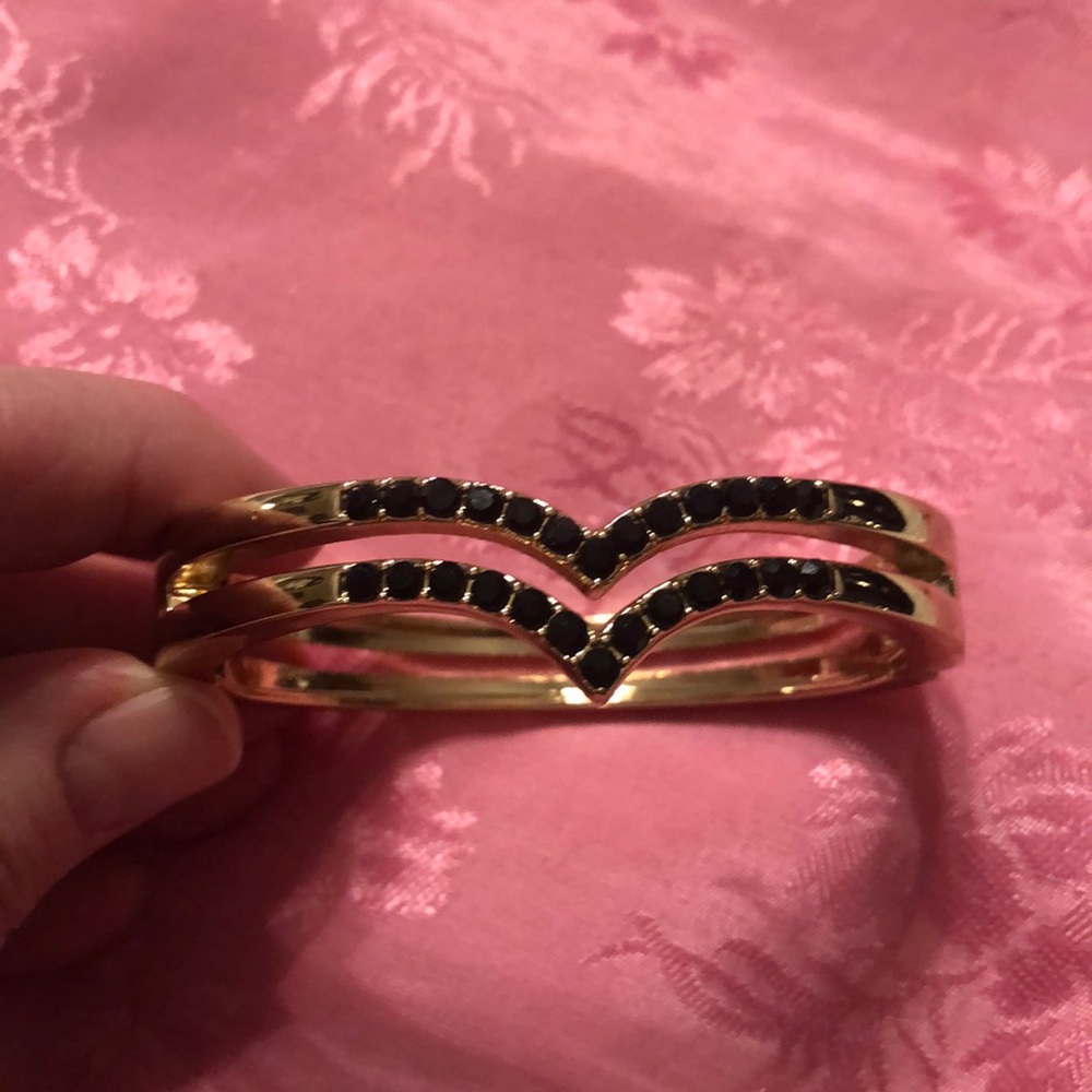 Gold tone bracelet